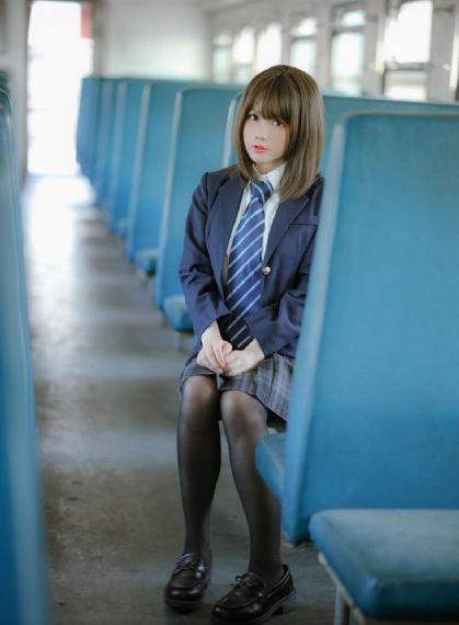 免费看美女脱了全身衣服直播_国产剧HD在线观看